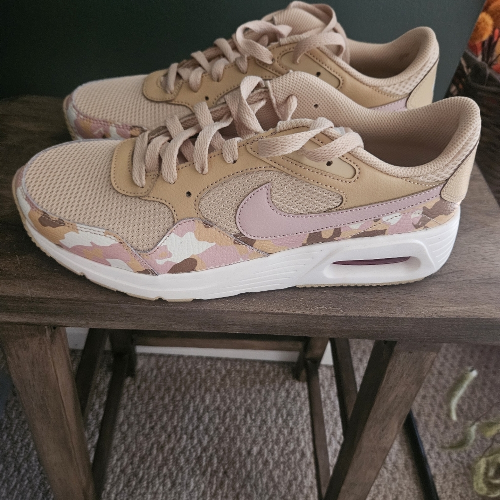 Womens NIKE Air Max Sesame Pink Camo Size 10